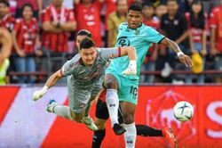 Thủ môn Đặng Văn Lâm lại ghi dấu ấn tại Muangthong Utd; HLV Park Hang-seo tri ân CLB Hà Nội