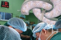 Cứu sống bé trai 7 tuổi bị kéo đâm xuyên cổ