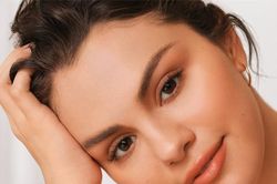 Selena Gomez lần đầu diện bikini hé lộ vết sẹo dài là di chứng phẫu thuật ghép thận