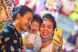 Nghìn người vui chơi trung thu ở phố lồng đèn Sài Gòn