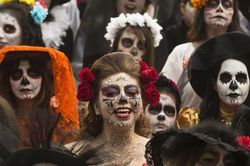 Halloween vắng bóng những 'con ma vui nhộn' vì COVID-19