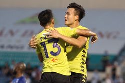 CLB Hà Nội bị đội bét bảng cầm hòa 2-2