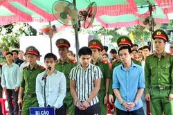 Quảng Ngãi: Giết người vì nghi kỵ cầm đồ thuốc độc, 3 thanh niên lãnh án