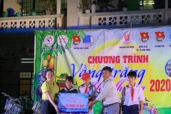 Mang nghĩa tình đến với trẻ em nghèo vùng cao