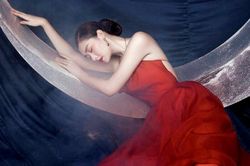 Á hậu Tường San hóa Hằng Nga đẹp ma mị trong trang phục Trung thu