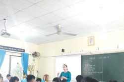 Trường THCS Lý Thường Kiệt, Quận Hải Châu - Đà Nẵng: Thiếu minh bạch trong đóng tiền thuê máy chiếu?