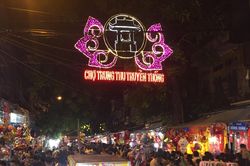 Chùm ảnh: Phố Hàng Mã rộn ràng đón Tết Trung thu