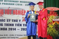 Trường ĐH Nông Lâm TPHCM trao bằng cho 29 bác sĩ thú y