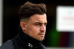 Liverpool sốt vó, thêm Xherdan Shaqiri dính Covid-19