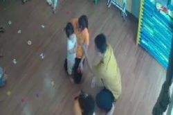 Khi cha mẹ dùng bạo lực để bênh con: Cần xử lý nghiêm để làm gương!