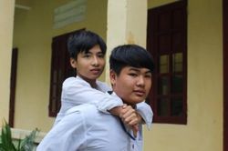 Nam sinh 10 năm cõng bạn đến trường đón tin vui từ ĐH Y Thái Bình