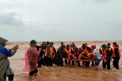 Điều động đặc công nước cứu các thuyền viên trên tàu Vietsip 01