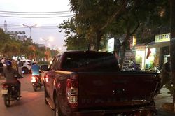 Xe ô tô đâm liên hoàn khiến nhiều phương tiện hư hỏng nặng