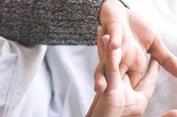 Tại sao khi bẻ khớp tay lại có âm thanh?