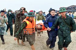 Bộ đội đặc công cùng trực thăng giải cứu thuyền viên tàu Vietship 01