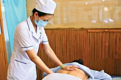 Xoa bóp, bấm huyệt lão khoa: 'Năng lượng mới' cho người cao tuổi