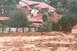 Quảng Trị: Sạt lở núi, hàng chục cán bộ, chiến sĩ bị vùi lấp