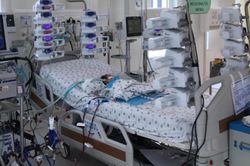 Bé 4 ngày tuổi mắc bệnh tim bẩm sinh hồi sinh nhờ ECMO