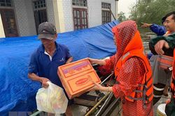 Bưu điện Việt Nam miễn cước chuyển hàng cứu trợ đến người dân vùng lũ