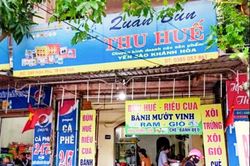 Xử phạt quán bún 'chặt chém' đoàn từ thiện về vùng lũ