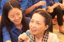 Cô gái khuyết tật truyền cảm hứng