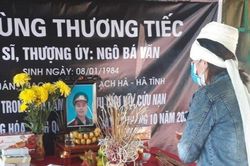 Vợ liệt sĩ vụ sạt lở ở Quảng Trị chịu tang chồng trong khu cách ly