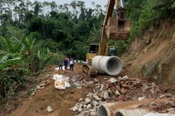 Tranh thủ thời tiết thuận lợi, dồn lực cứu hộ Rào Trăng 3