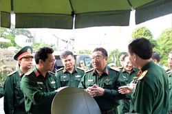 Phó đô đốc Phạm Hoài Nam thăm, nắm tình hình Binh chủng Thông tin liên lạc