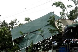 Bão số 9 cường độ mạnh 'thổi bay' nhiều mái nhà ở Quảng Ngãi