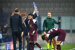 Neymar rời sân sớm ở Champions League
