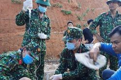 Vụ sạt lở ở Quảng Nam: Mẹ gào khóc bới đất đá tìm con