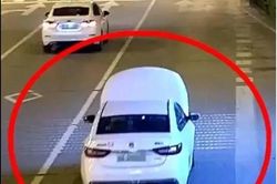 Lái xe không đóng nắp ca pô, nữ tài xế bị phạt nặng