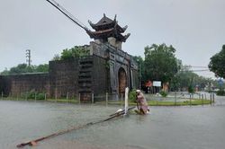 Cảnh báo những tuyến đường ngập sâu ở Thành phố Vinh