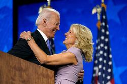 5 lần cầu hôn vợ của ông Joe Biden