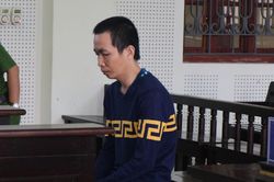 Xin tiền uống rượu không được, con trai dùng dao đâm bố