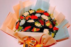 Thị trường ngày 18/11: Sốt hoa sushi lạ mắt hơn 1 triệu đồng dịp 20/11
