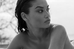 Ánh nude đen trắng đậm chất nghệ thuật của người mẫu Shanina Shaik