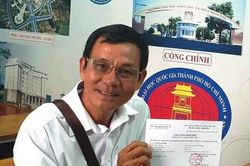 Người mê sách và tấm giấy báo trúng tuyển đại học ở tuổi 60