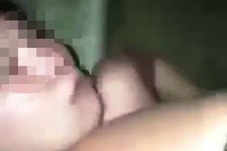 Cô gái bị lột đồ, đánh ghen dã man như thời trung cổ khi ở ven biển