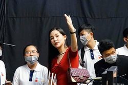 Lần đầu Lê Âu Ngân Anh làm cô giáo và lời xin lỗi rối rít từ học trò