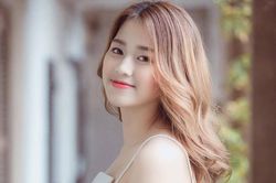 'Xinh xỉu' với gu thời trang nữ tính của tân hoa hậu Việt Nam Đỗ Thị Hà