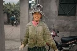Showbiz 21/11: Ảnh tân Hoa hậu Đỗ Thị Hà đi cấy gây 'bão' mạng xã hội