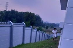 Leo rào bán hàng cho người về từ vùng dịch COVID-19