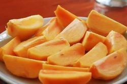 Bệnh nhân bị tắc ruột sau khi ăn quả hồng
