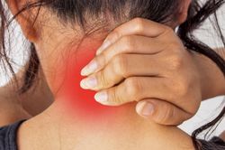 8 mẹo 'không phải ai cũng biết' trị bệnh khó nói của dân văn phòng