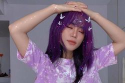 Ngán ngẩm thời trang hở bạo, gái trẻ lộ nửa ngực ra phố