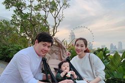 Hoa hậu Thu Thảo lần đầu tiên khoe cận mặt quý tử cực đáng yêu khiến sao Việt 'lụi tim'
