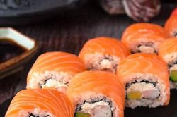 Người phụ nữ 34 tuổi bị mất ngủ, gặp ảo giác vì ăn sushi để lâu ngày