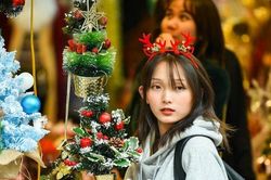 Hàng Mã rực rỡ sắc màu đón Noel