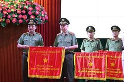 Công an Hà Nội được trao tặng Cờ thi đua năm 2020 của Chính phủ